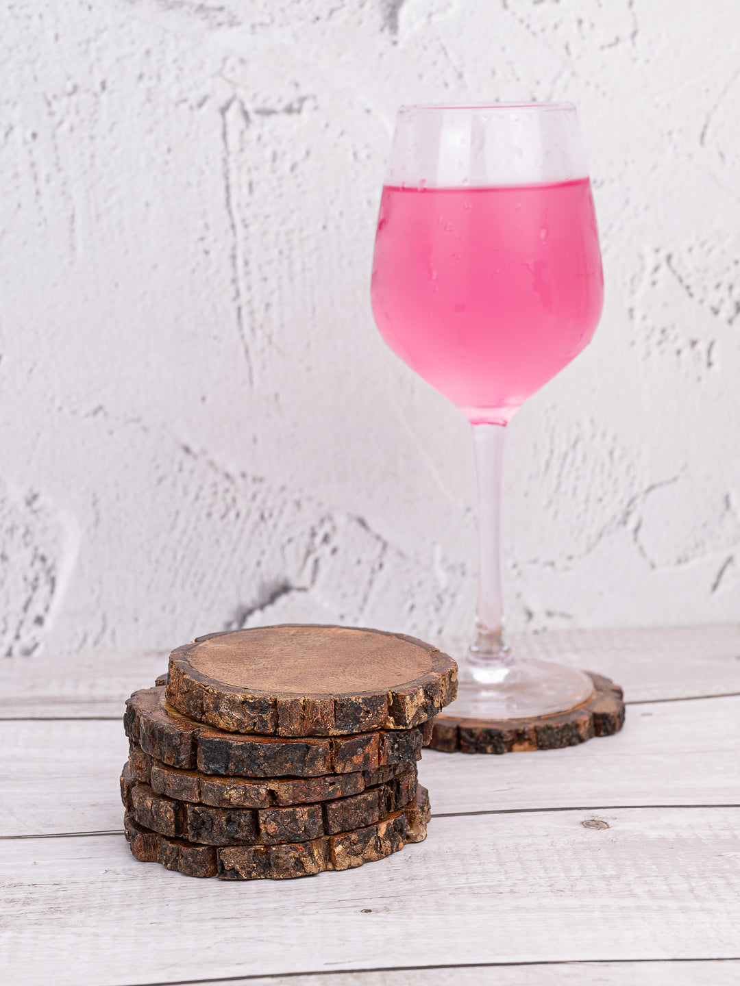Mango wood coasters with natural bark edge finish - set of 6 pieces