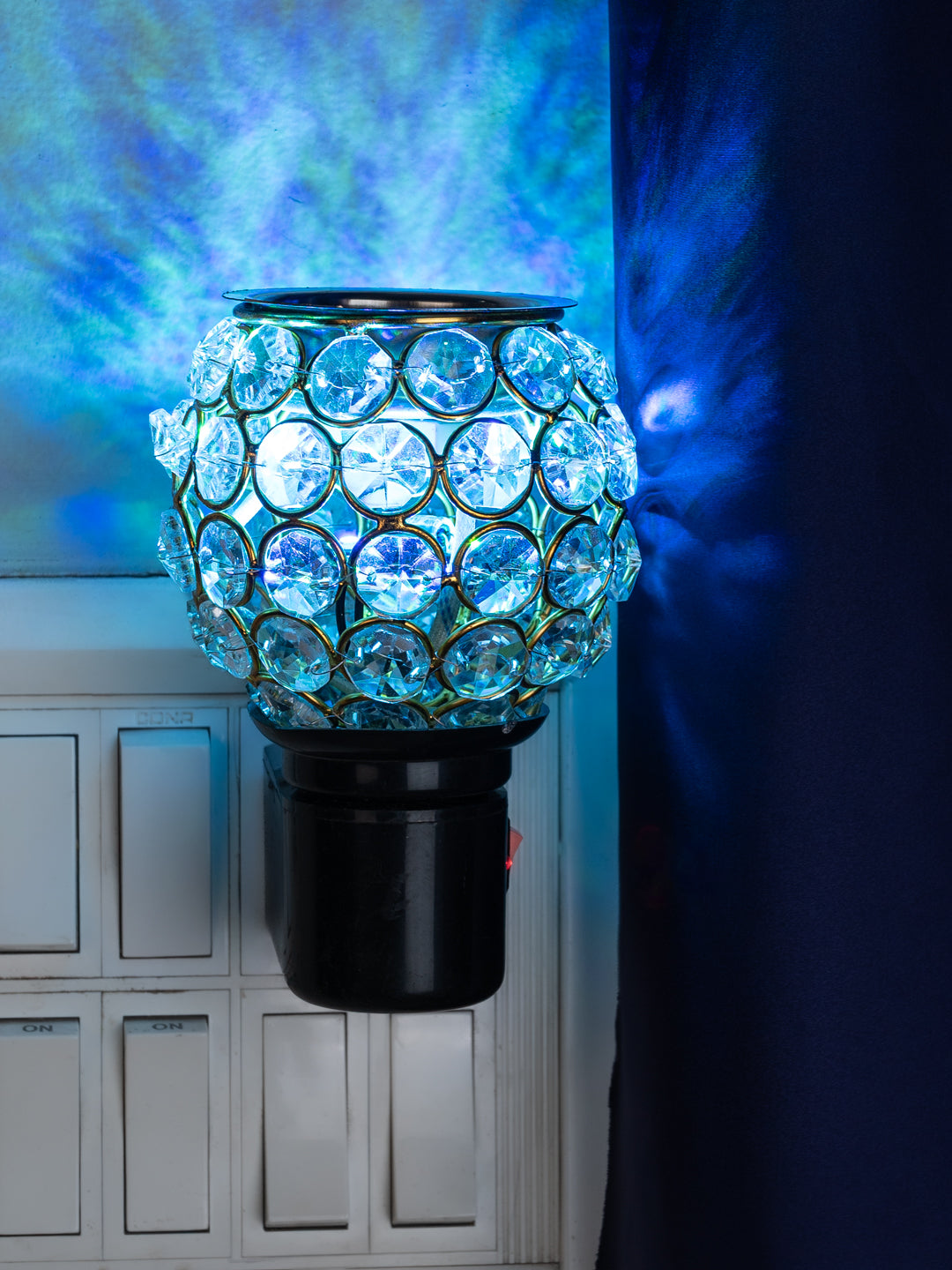 Electric aroma diffuser crafted with crystal glass effect - Multicolor lights