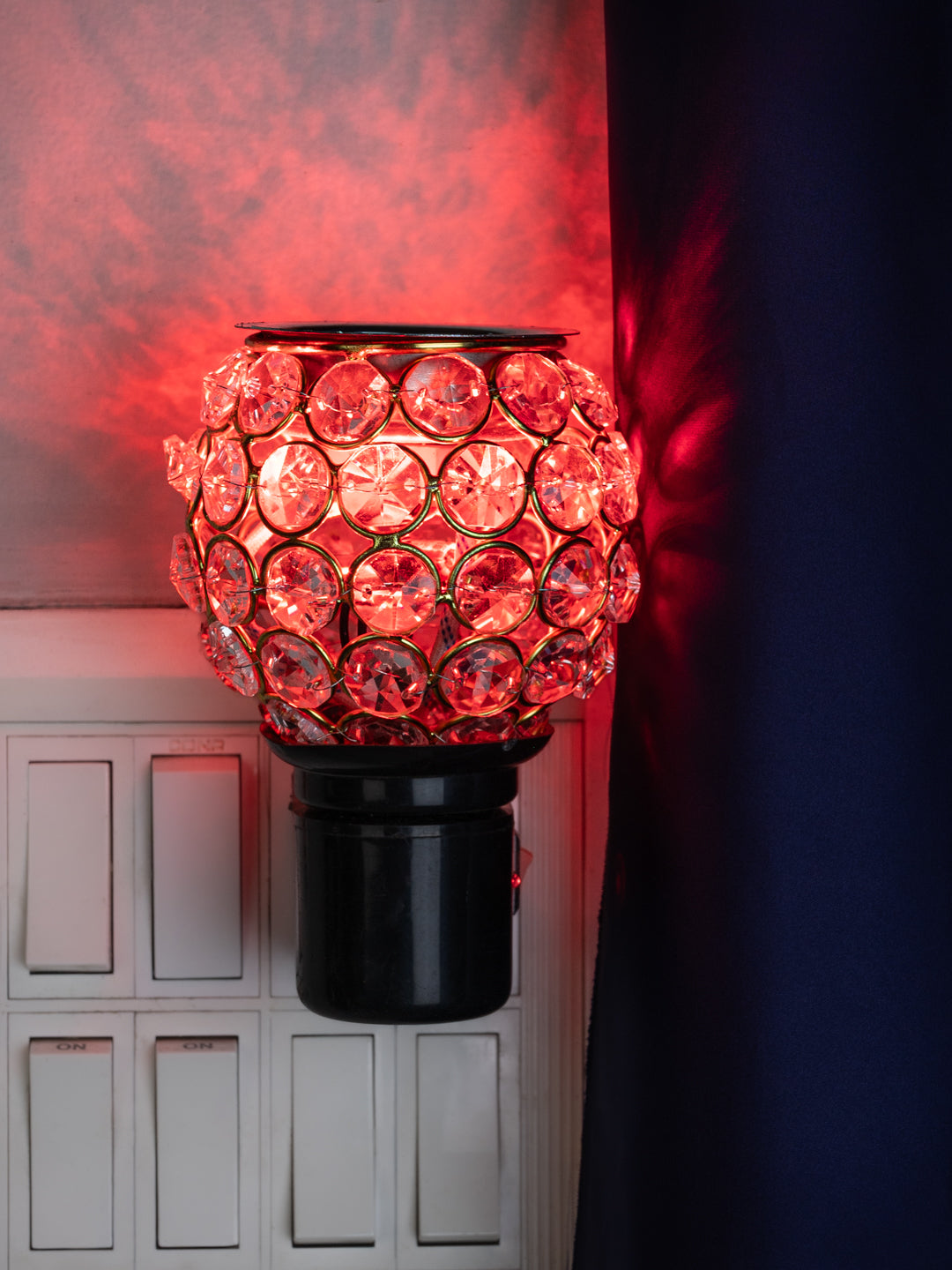 Electric aroma diffuser crafted with crystal glass effect - Multicolor lights