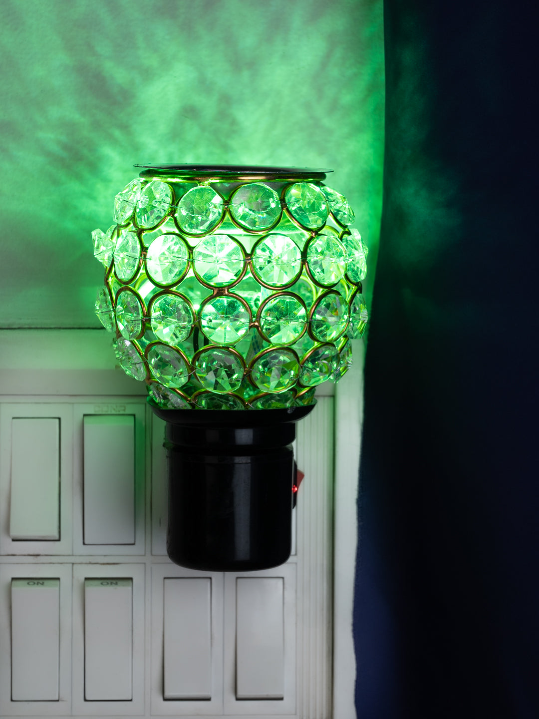 Electric aroma diffuser crafted with crystal glass effect - Multicolor lights
