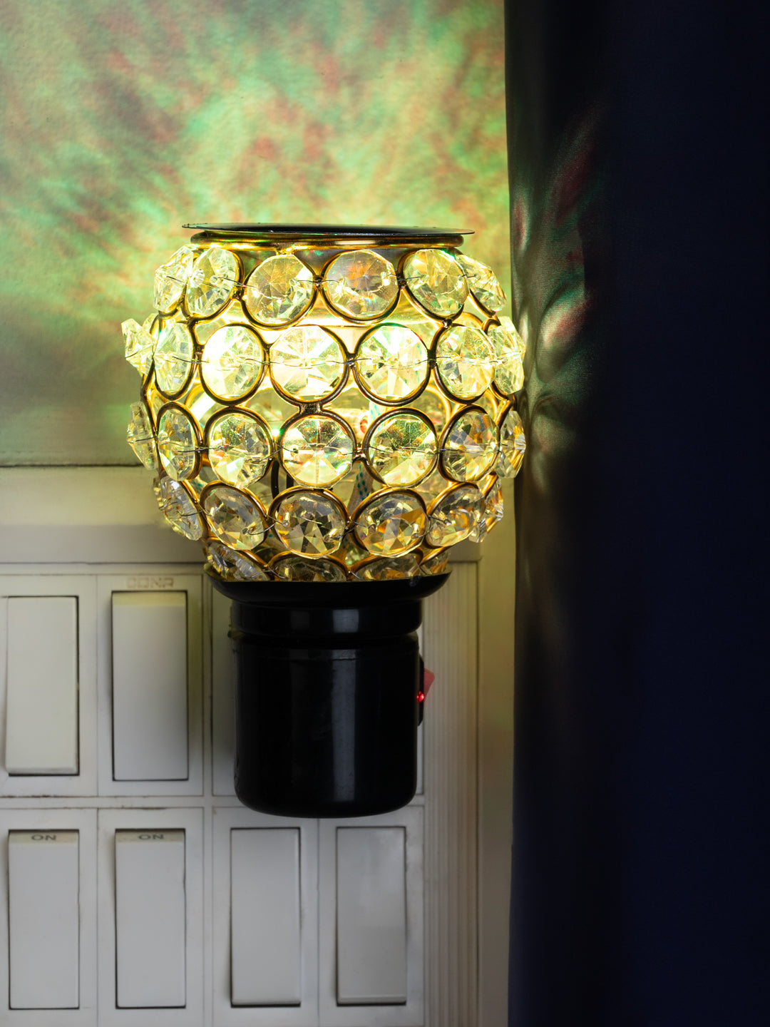 Electric aroma diffuser crafted with crystal glass effect - Multicolor lights