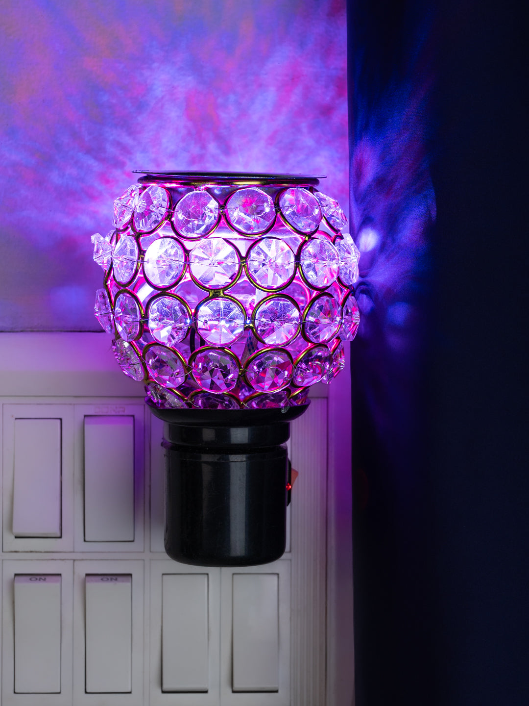 Electric aroma diffuser crafted with crystal glass effect - Multicolor lights