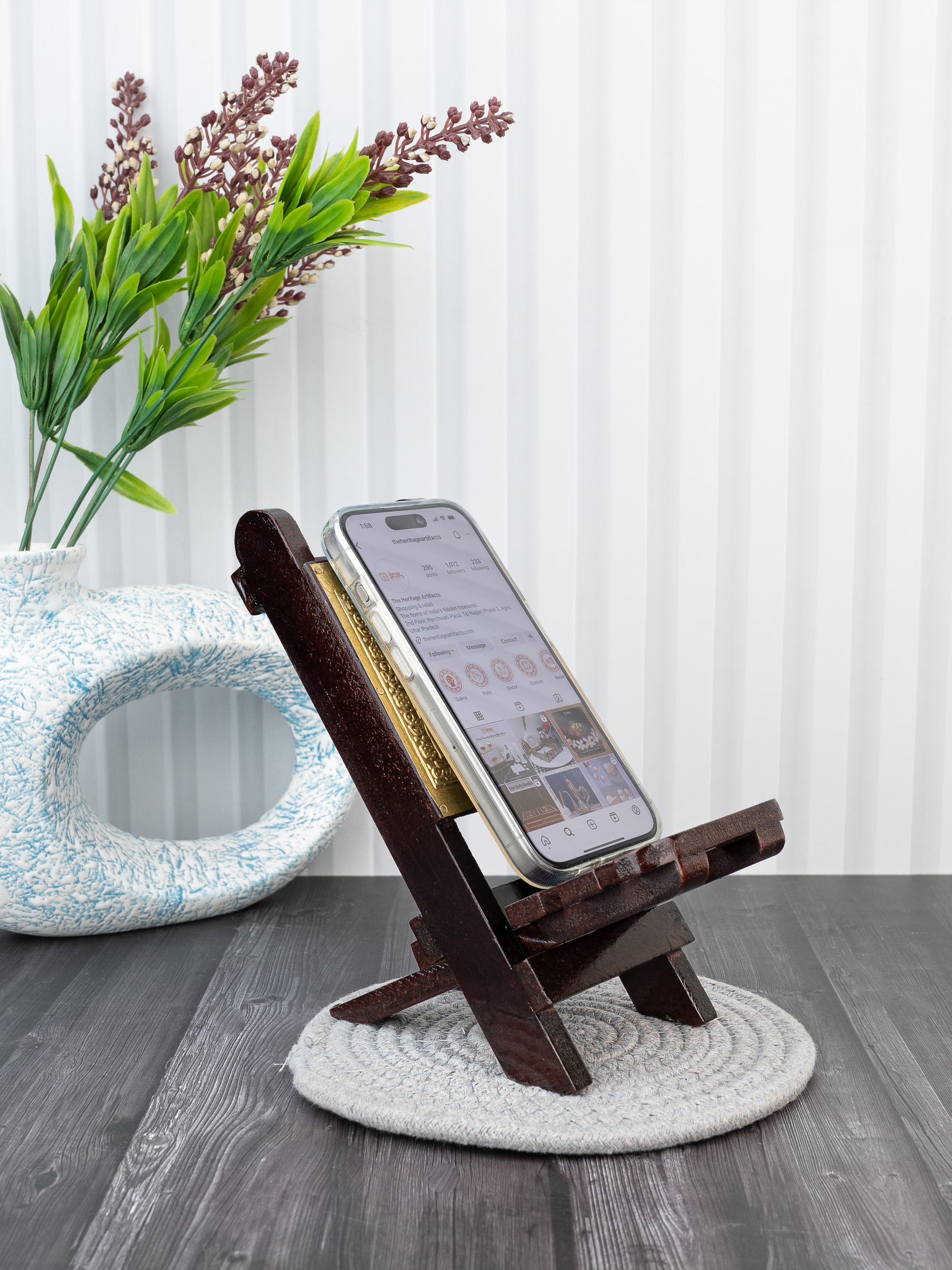 Gift set of Mobile Stand and 6 pieces Coaster set in Gold finish