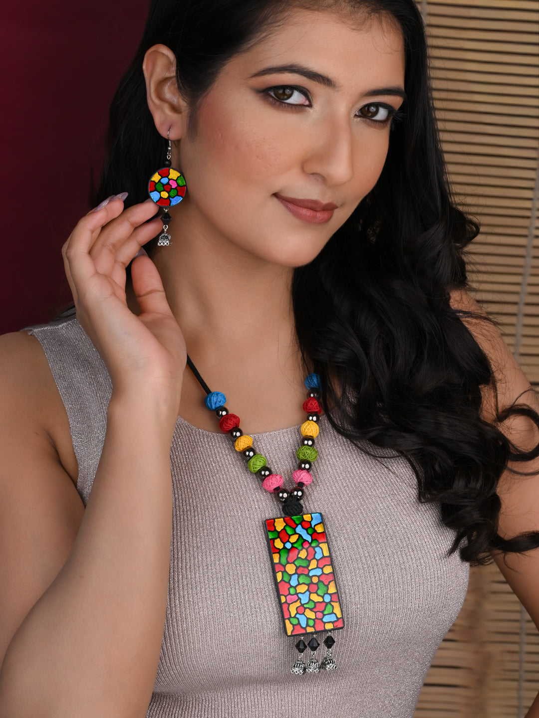 MAURYANA - Multicolor beaded necklace with glass pendant and earrings - adjustable length