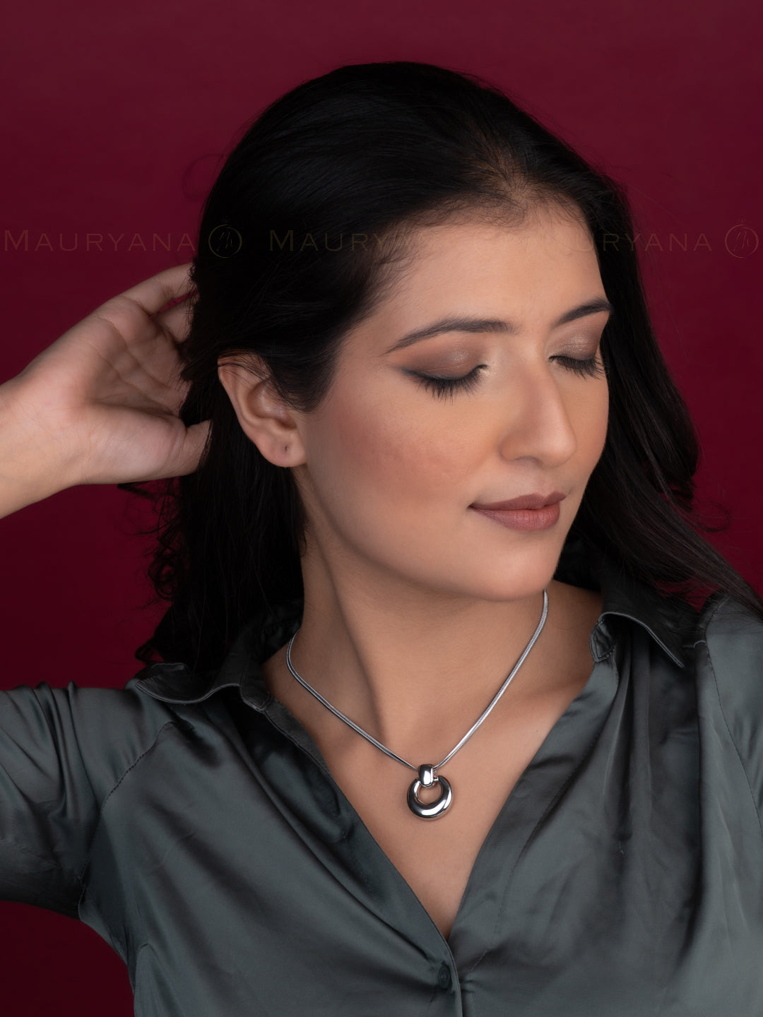 MAURYANA - Stylish Daily Wear Titanium Steel Necklace with Round Pendant - One Size