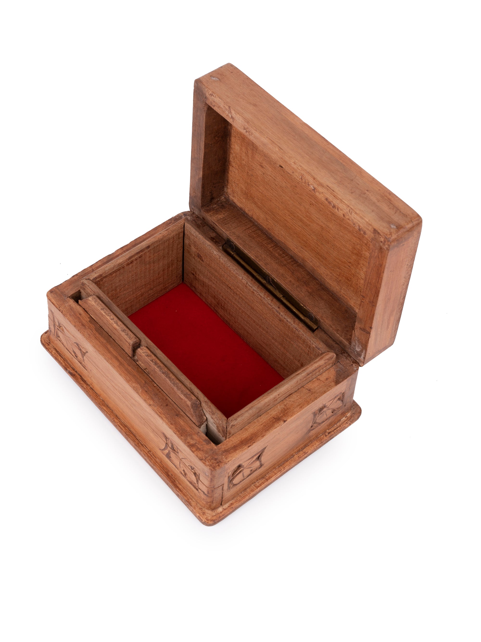 Walnut wood carved Jewellery box with Chinar leaves design on top - 6x4 inches - The Heritage Artifacts