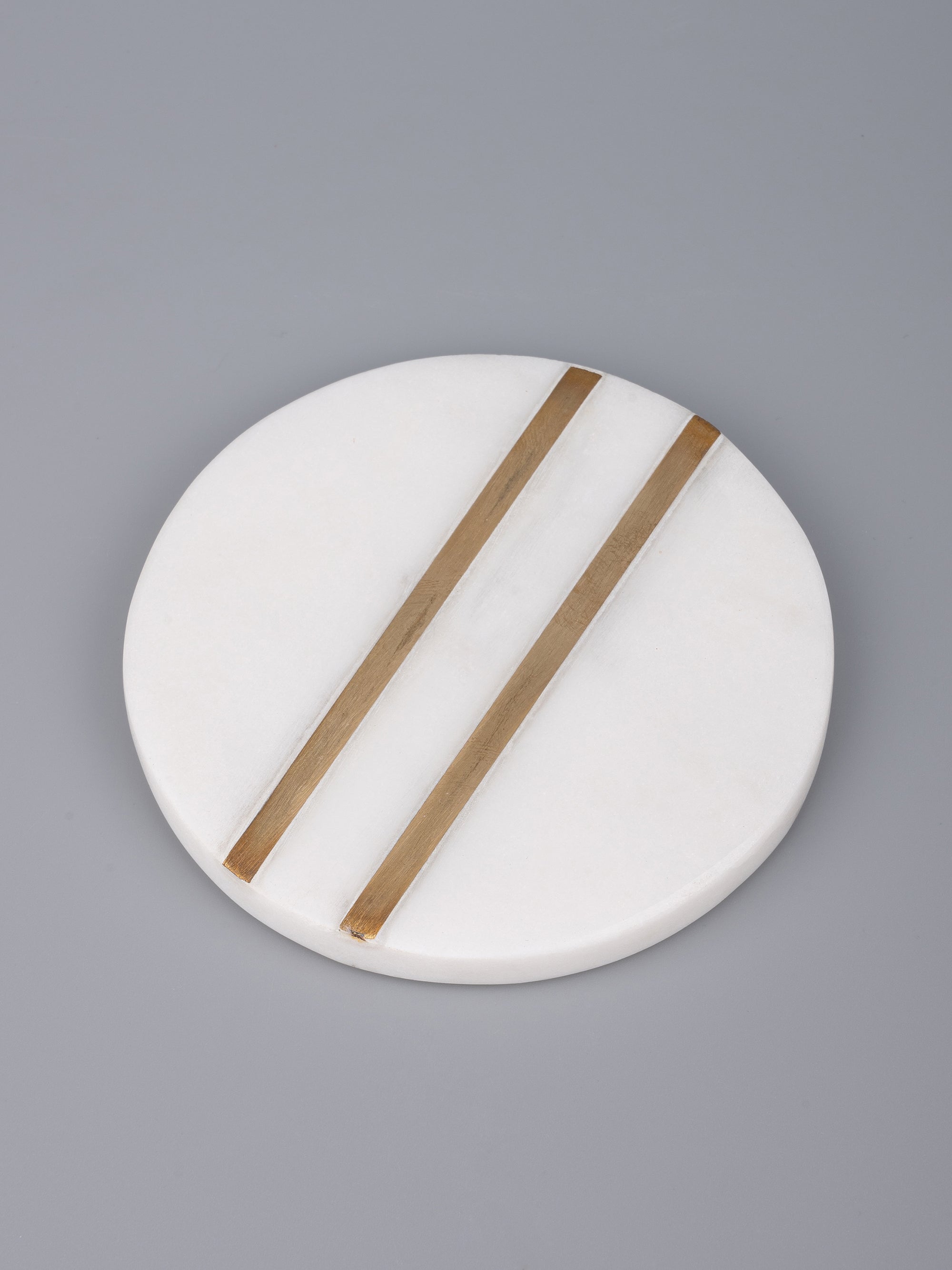 White marble 4 pieces coaster set in round shape with brass inlay work - The Heritage Artifacts