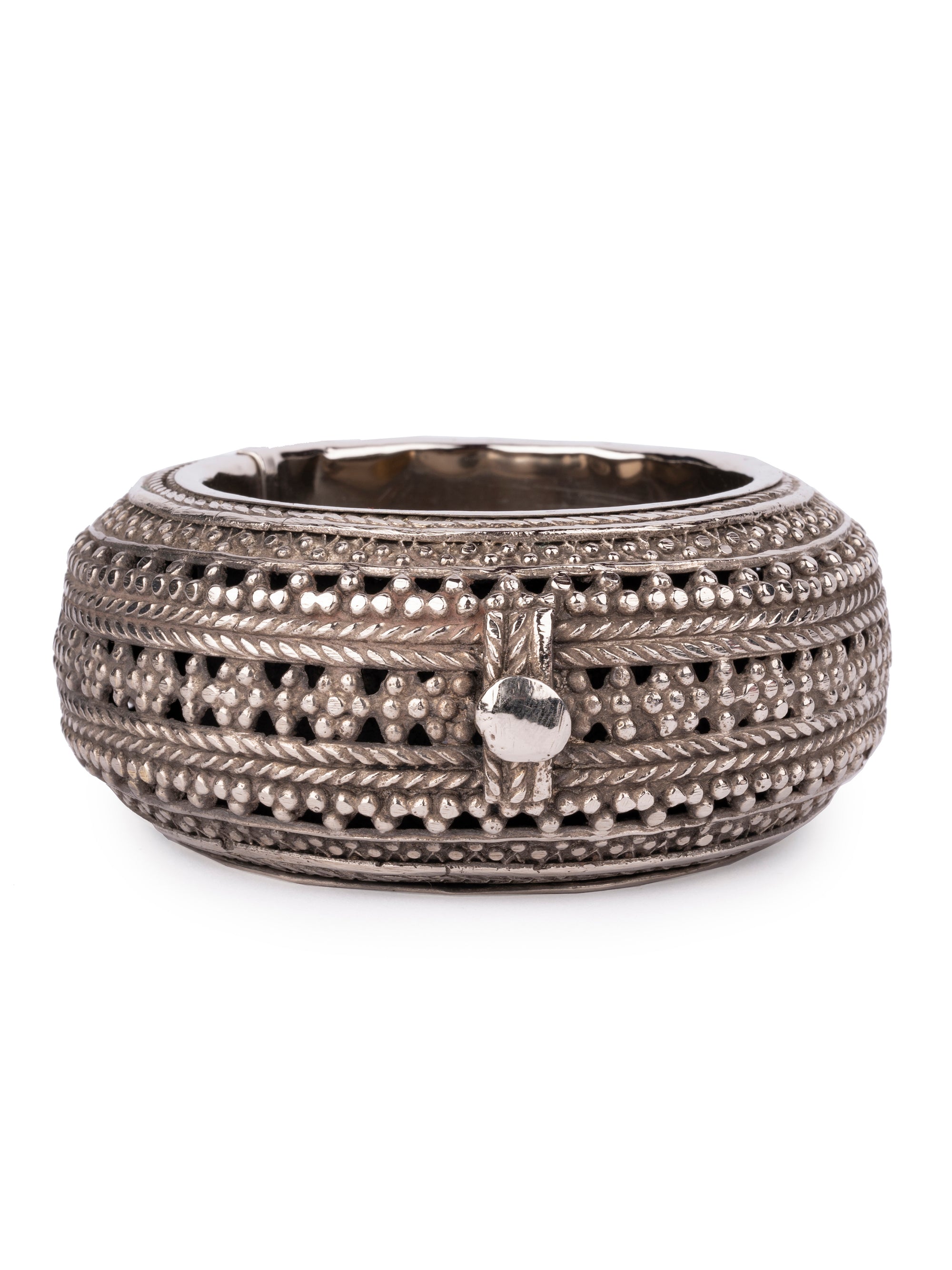 Handcrafted Unique Design White Metal Ashtray with Oxidized finish - The Heritage Artifacts