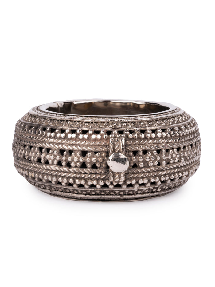 Handcrafted Unique Design White Metal Ashtray with Oxidized finish - The Heritage Artifacts