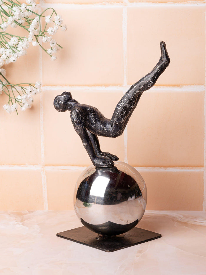 Sculpture name - CYNOSURE - The Heritage Artifacts