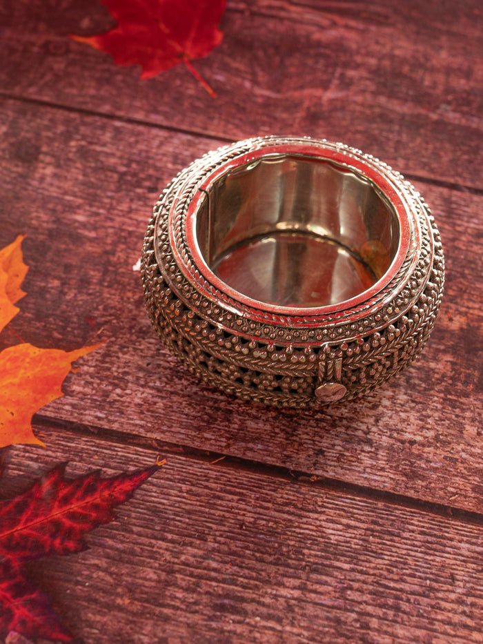 Handcrafted Unique Design White Metal Ashtray with Oxidized finish - The Heritage Artifacts