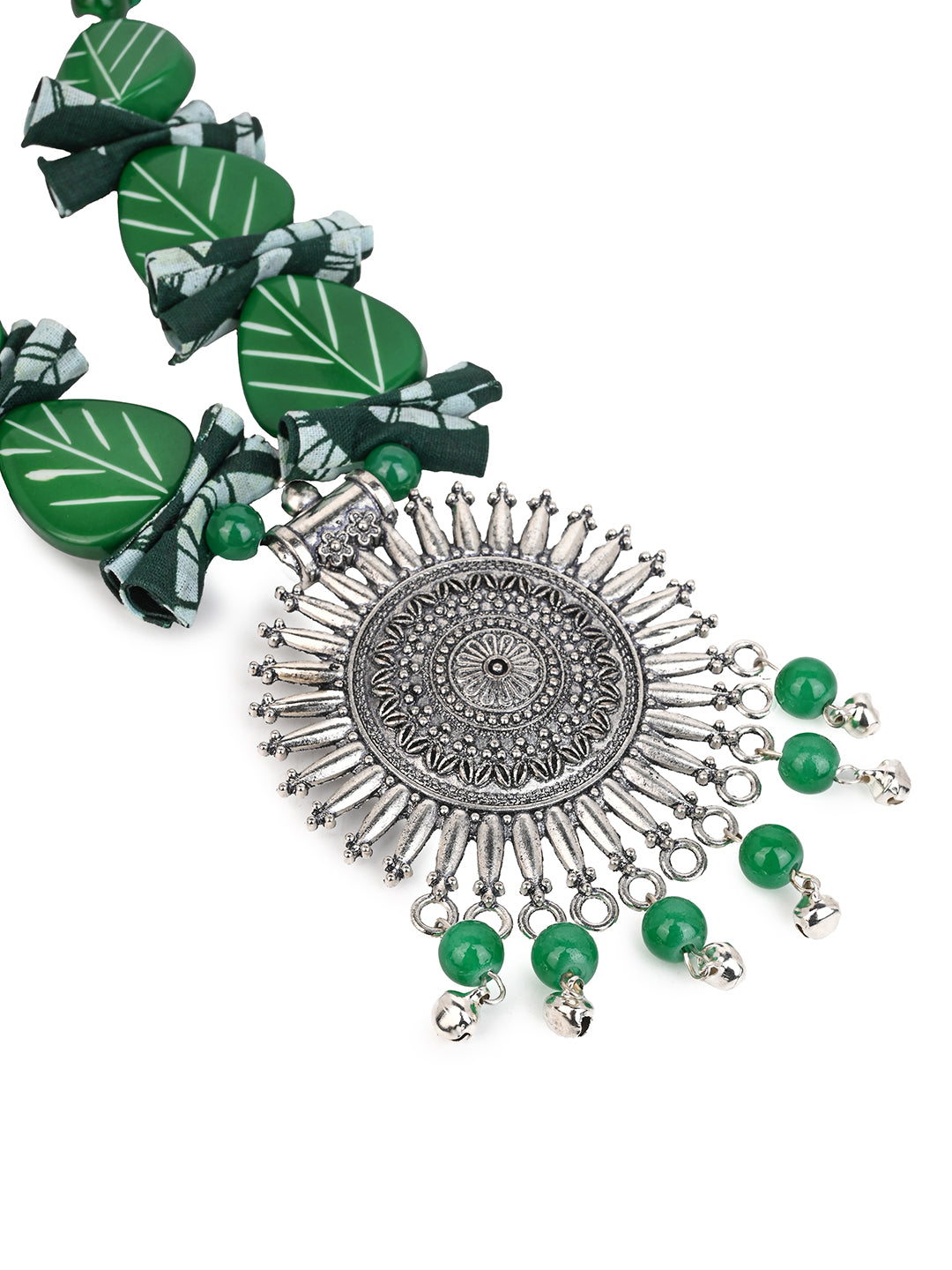 MAURYANA - Green color beaded necklace with metal pendant and earrings - adjustable length