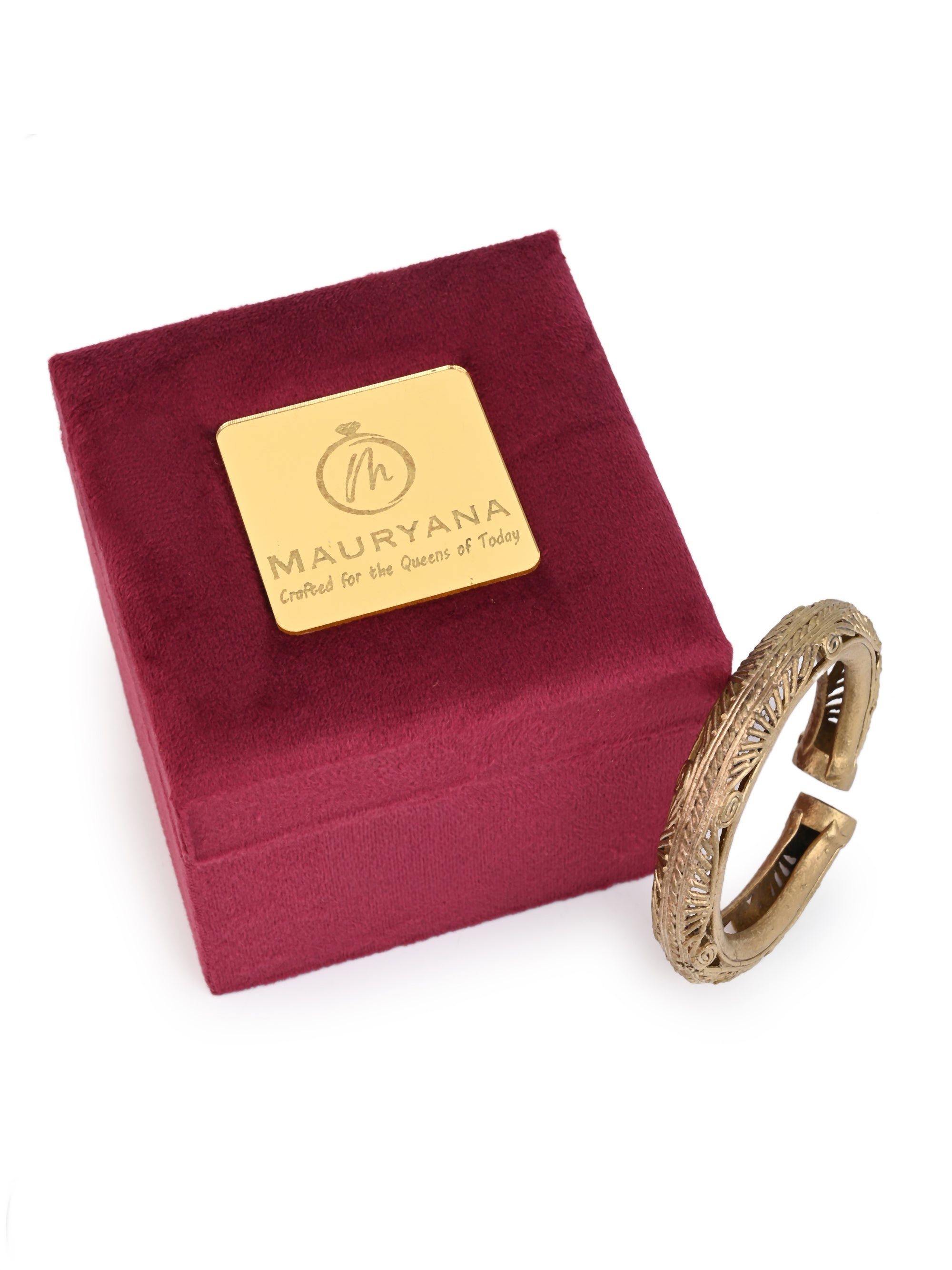 MAURYANA - Dokra craft tribal bangle in abstract design - one size