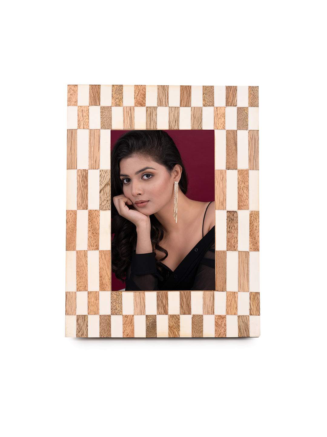 Horn and wood crafted checkered design photo frame - 6x8 inches