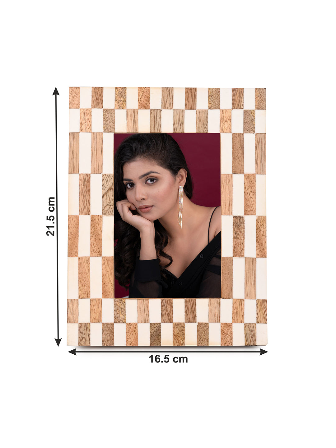Horn and wood crafted checkered design photo frame - 6x8 inches