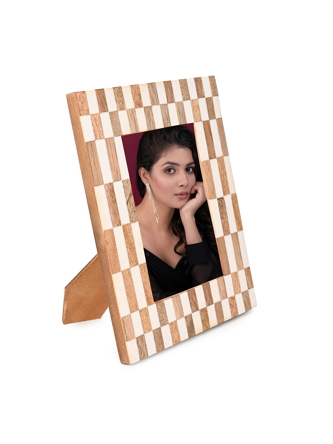 Horn and wood crafted checkered design photo frame - 6x8 inches
