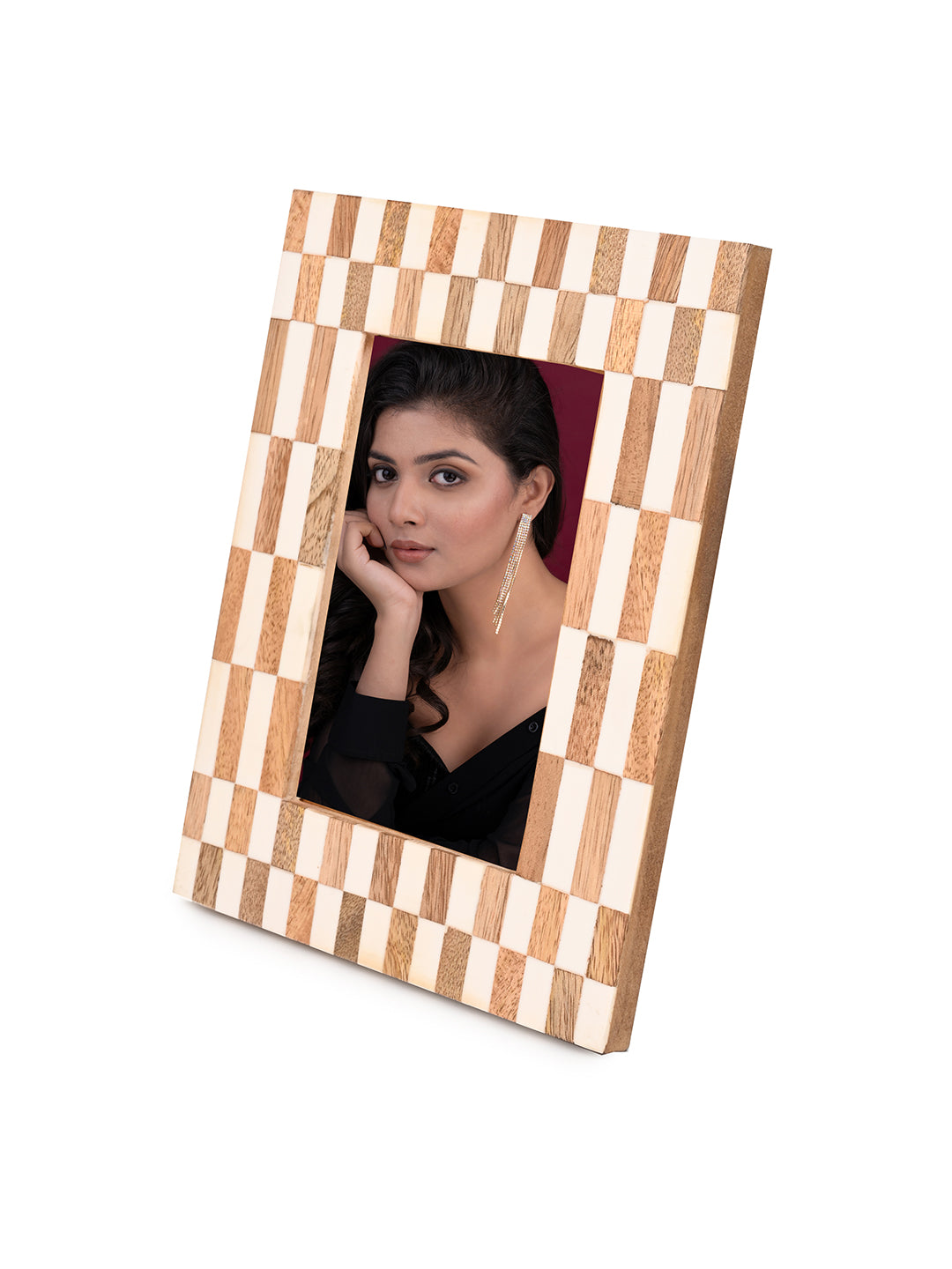 Horn and wood crafted checkered design photo frame - 6x8 inches