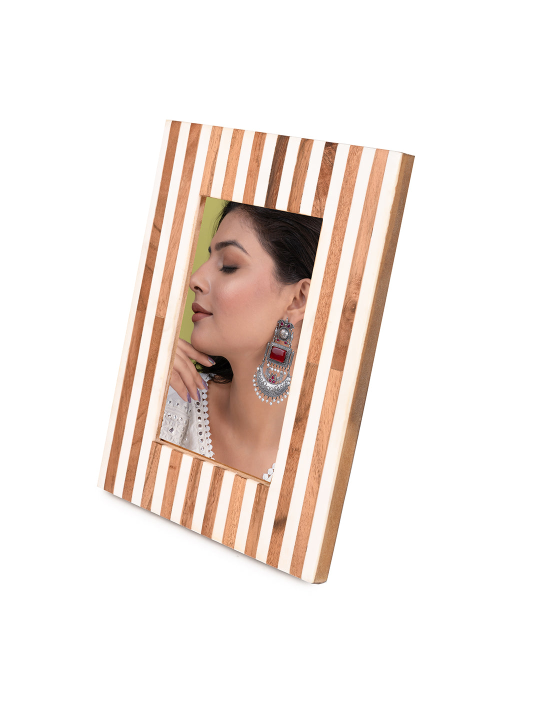 Horn and wood crafted brown and white vertical stripes photo frame - 6x8 inches