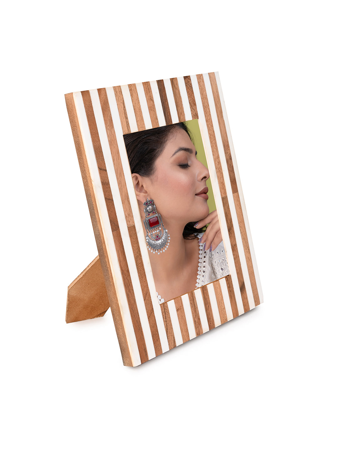 Horn and wood crafted brown and white vertical stripes photo frame - 6x8 inches