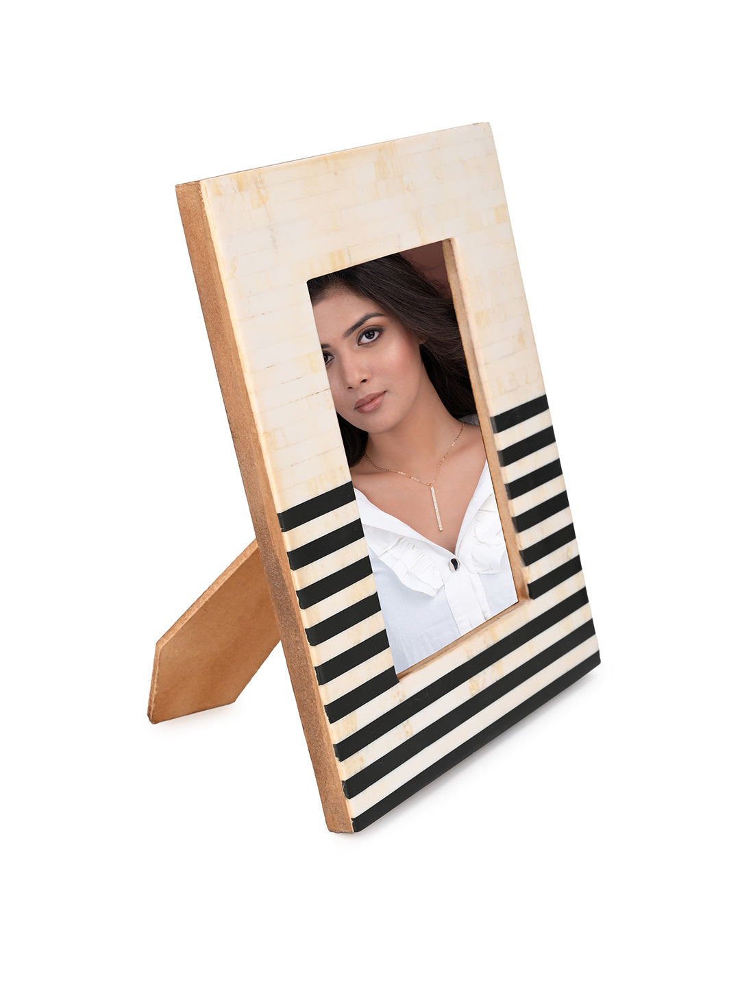 Horn and wood crafted horizontal stripes photo frame - 6x8 inches