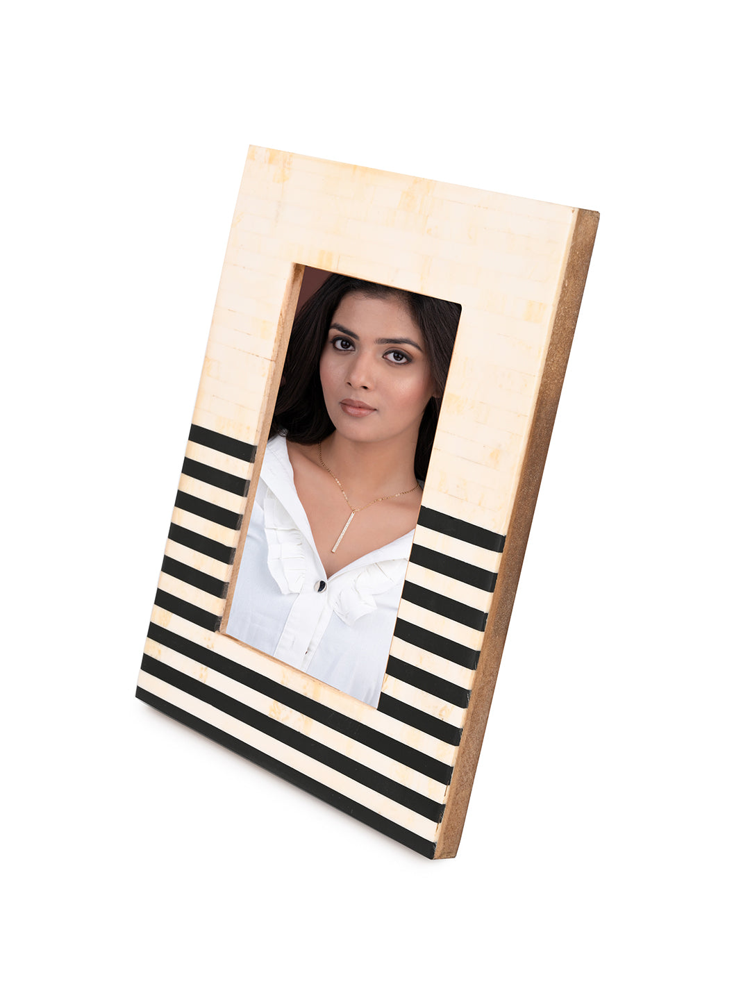 Horn and wood crafted horizontal stripes photo frame - 6x8 inches