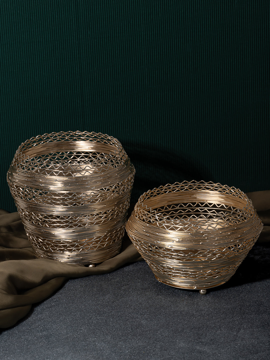 Metal wire crafted decorative pot in golden color - set of 2