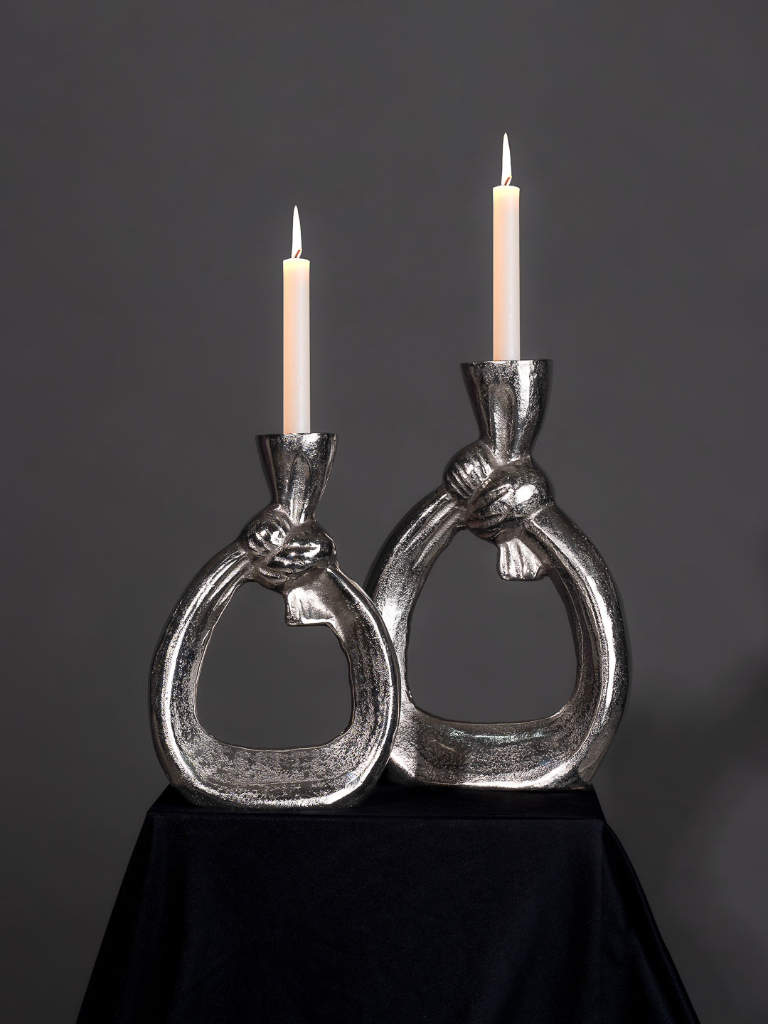 Metal crafted knot design candle holder - set of 2 in silver color