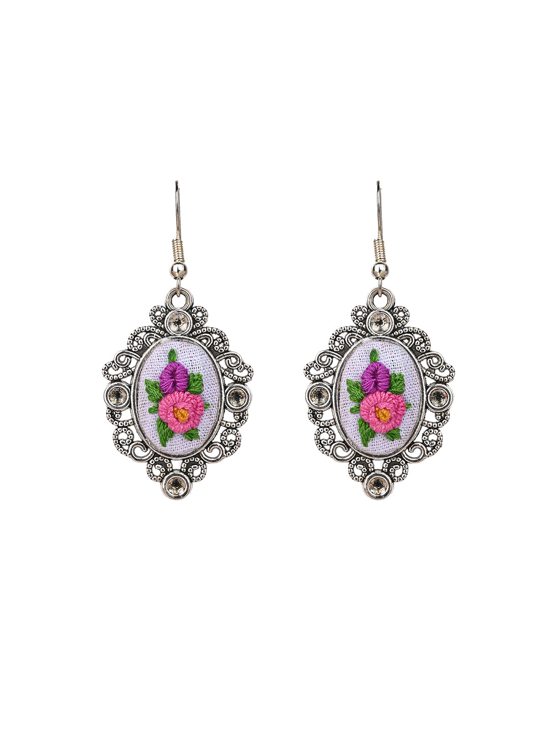 MAURYANA - Bunch of flowers embroidered pendant necklace set with earrings - White