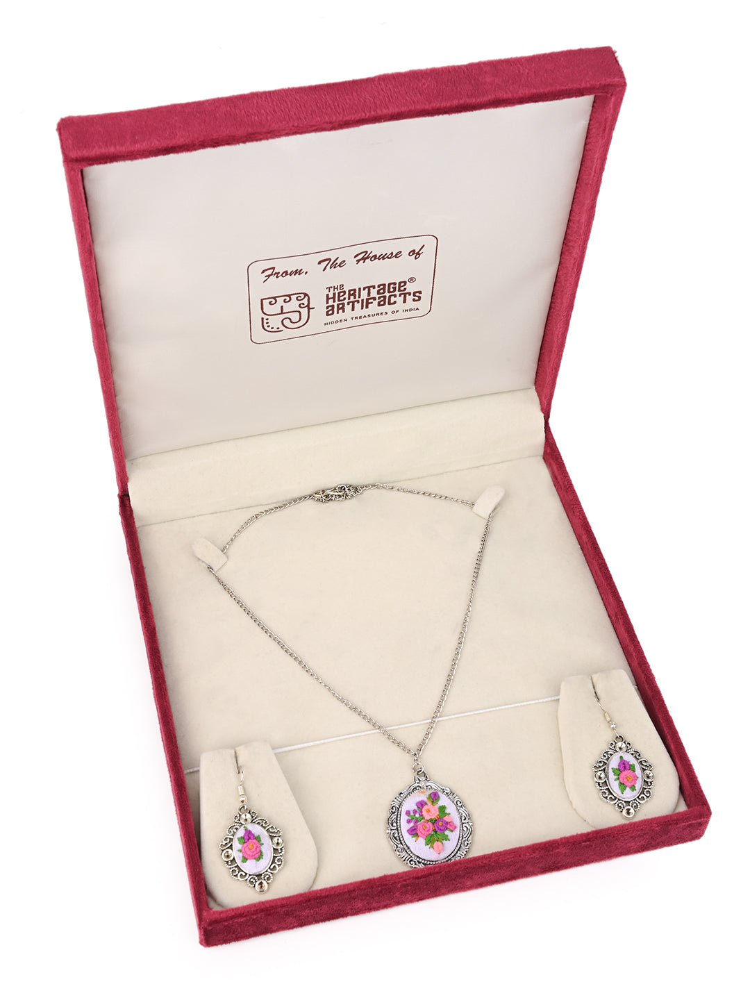 MAURYANA - Bunch of flowers embroidered pendant necklace set with earrings - White