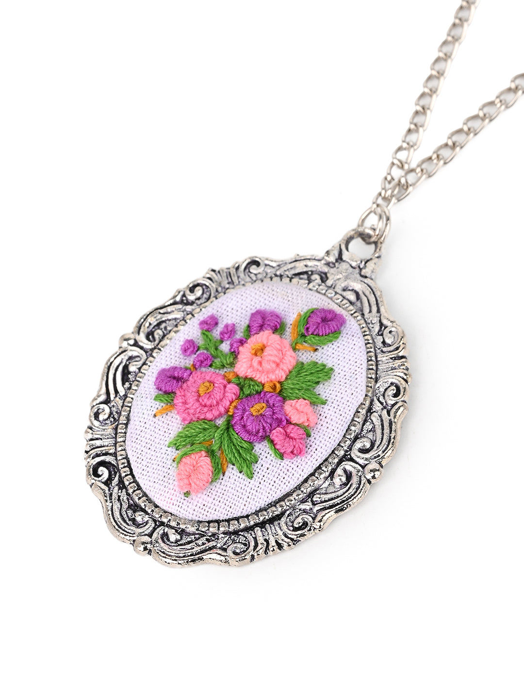 MAURYANA - Bunch of flowers embroidered pendant necklace set with earrings - White