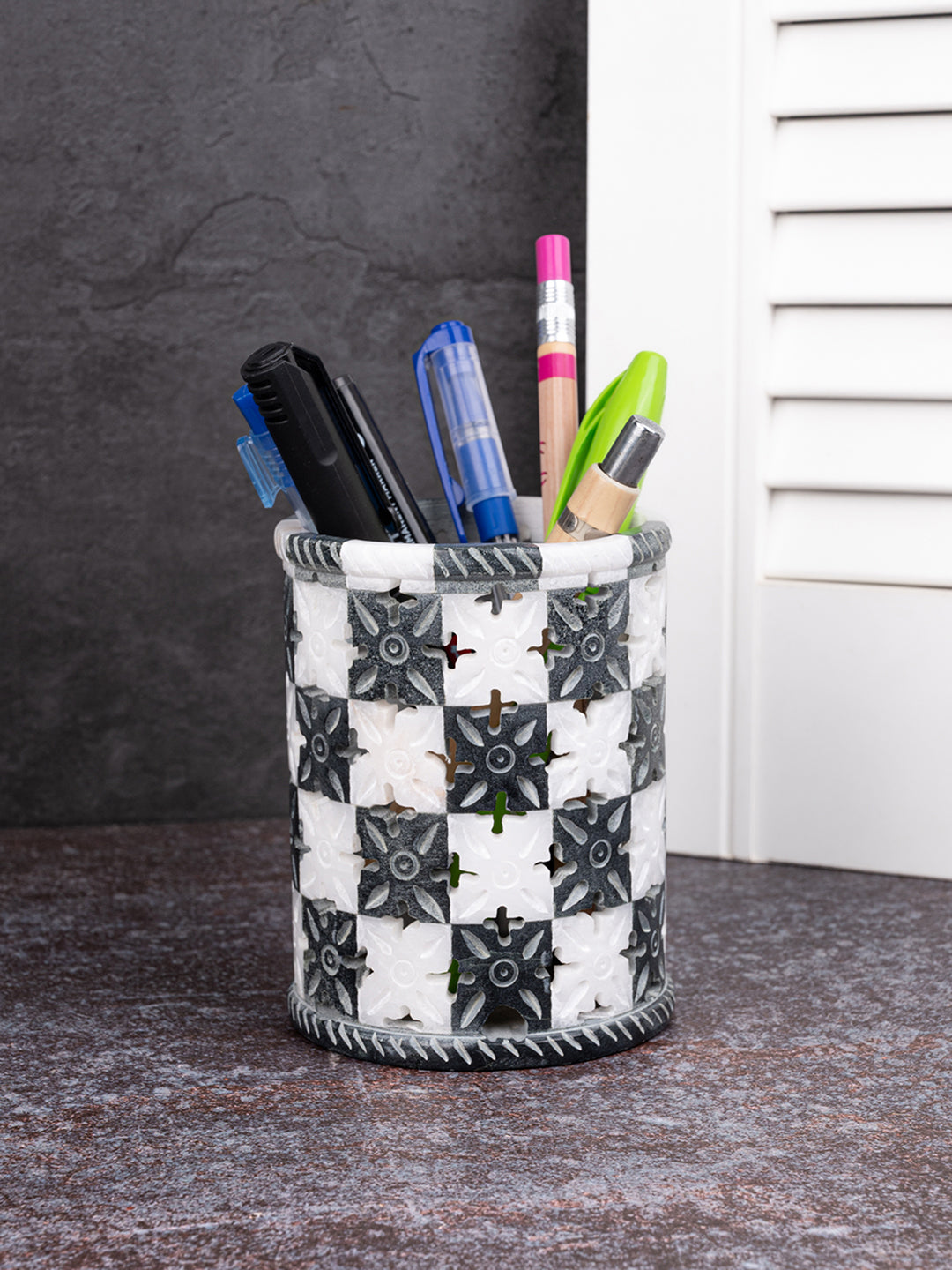 Marble crafted checkered pen stand for home office use - 4 inches