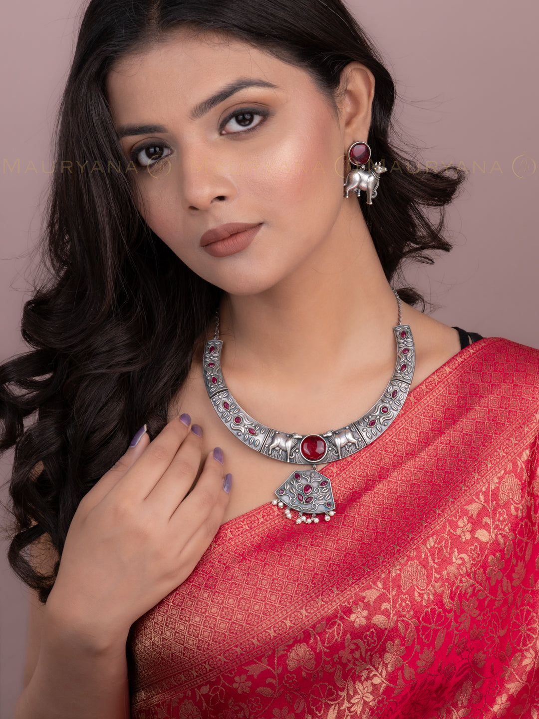 MAURYANA - Oxidsed silver red stone studded hasuli necklace set with earrings - one size