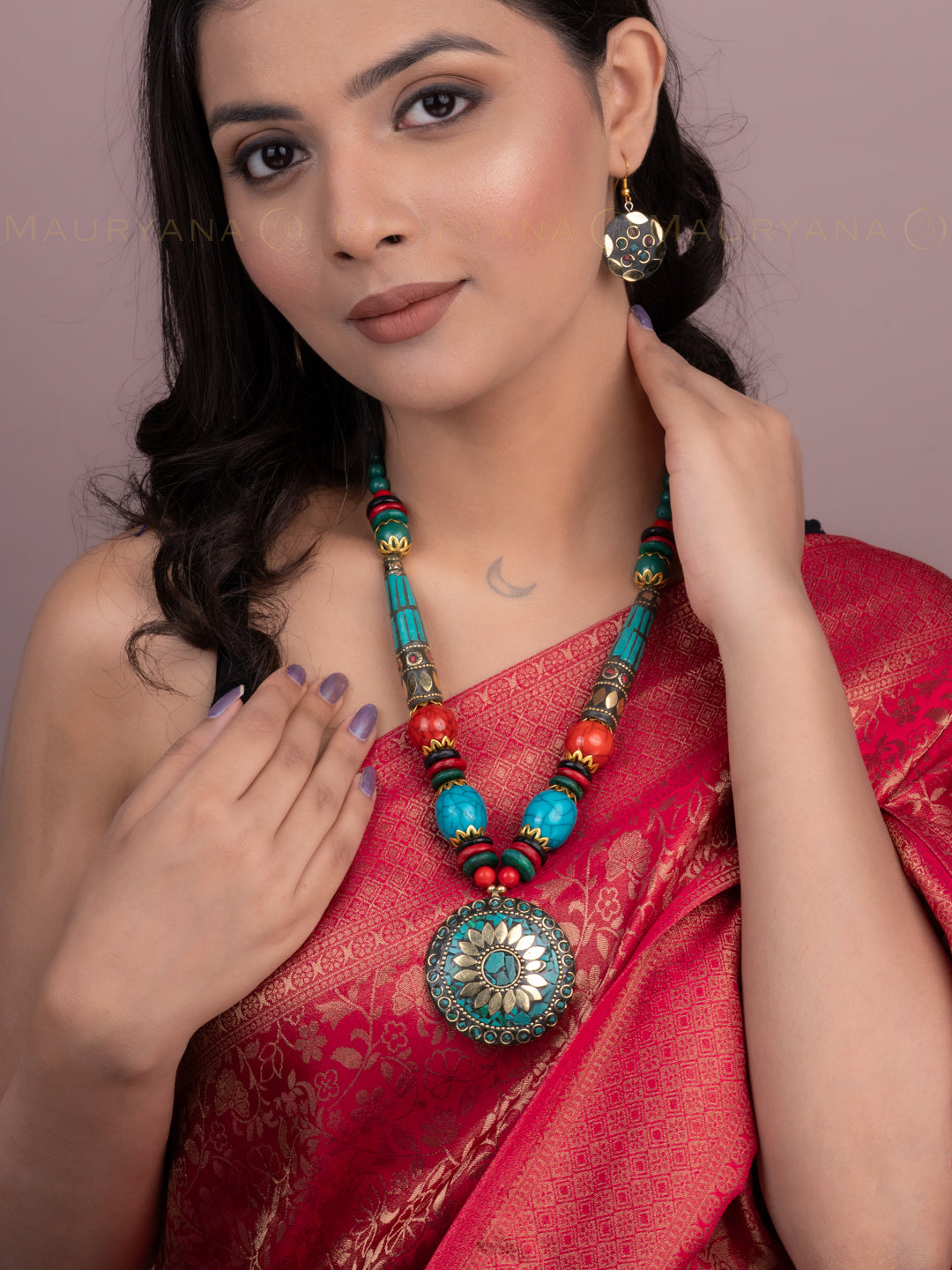MAURYANA - Colorful beaded necklace with metal pendant and earrings - one size