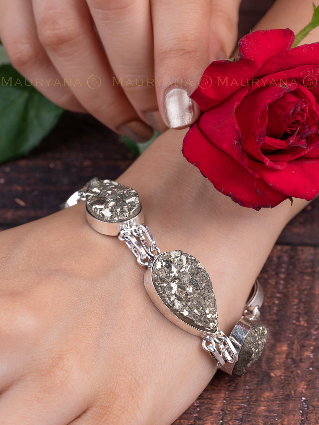 MAURYANA - Grey agate stone and metal crafted stylish bracelet - adjustable size