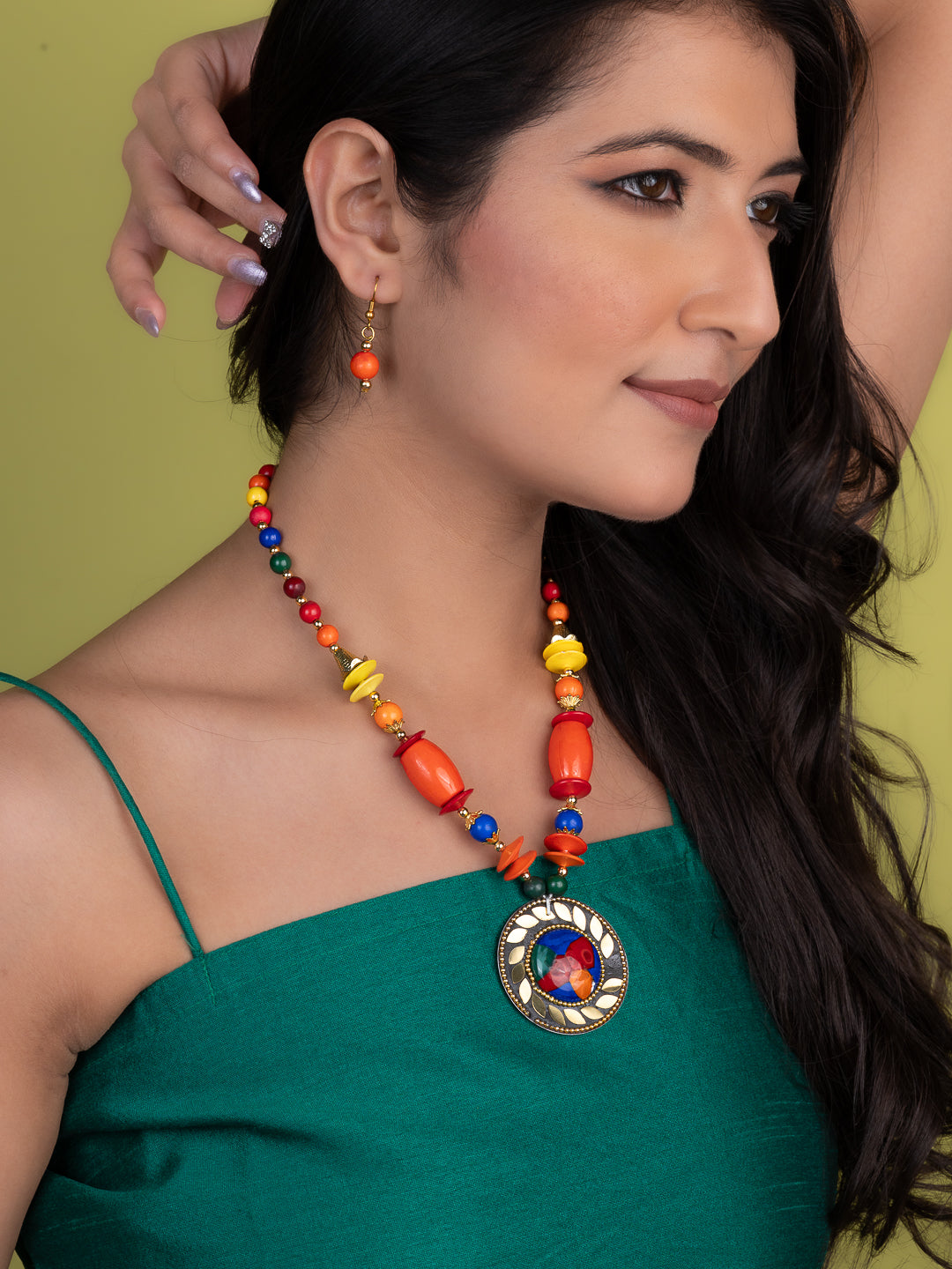 MAURYANA- Colorful beaded necklace with metal pendant and earrings - one size