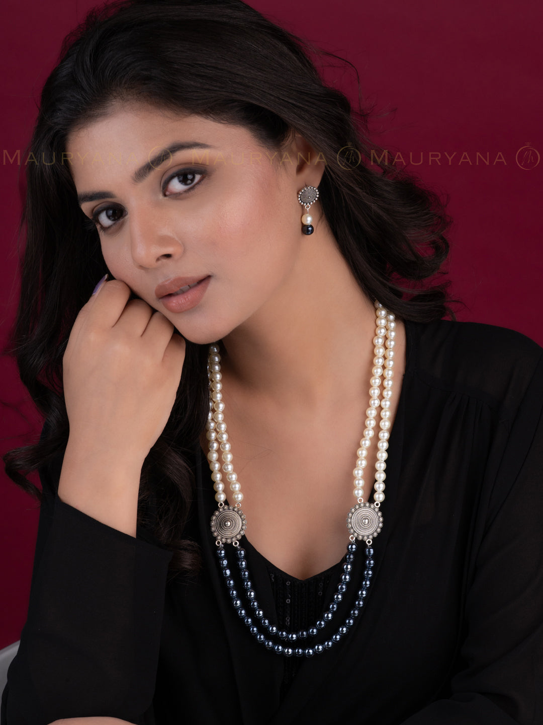 MAURYANA - Shiny beaded necklace in black and brown color options with earrings - adjustable length