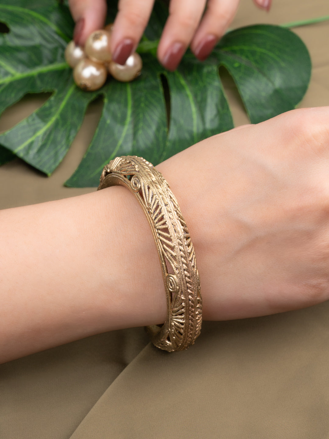 MAURYANA - Dokra craft tribal bangle in abstract design - one size