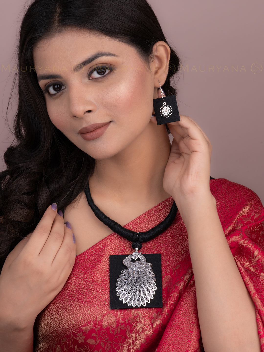 MAURYANA - Black fabric crafted with square metal pendant necklace set with earrings - one size