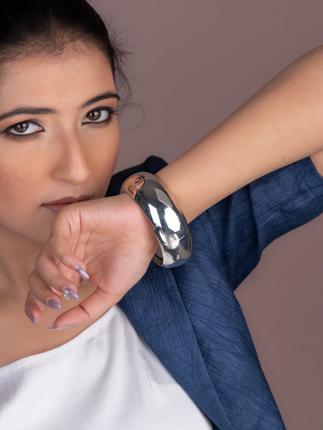 MAURYANA - Casual Elegant Simple Style Round Bangles available in Gold and Silver Color options - one size