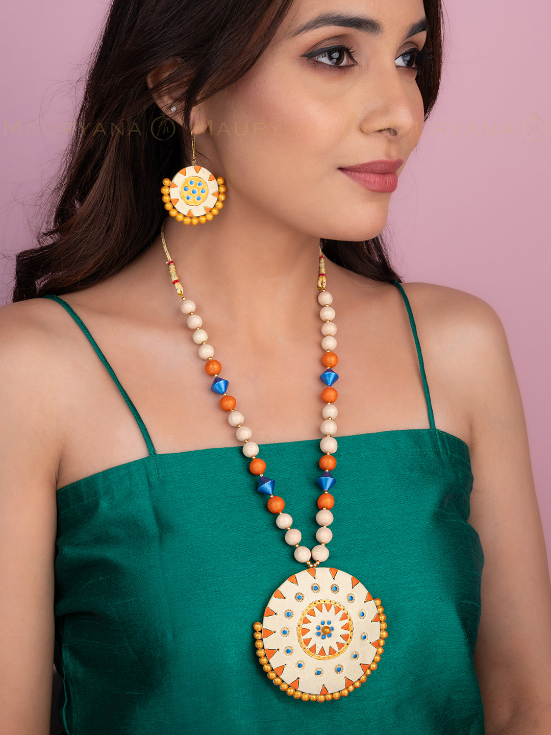 MAURYANA - Terracotta round white pendant necklace with earring set - adjustable length