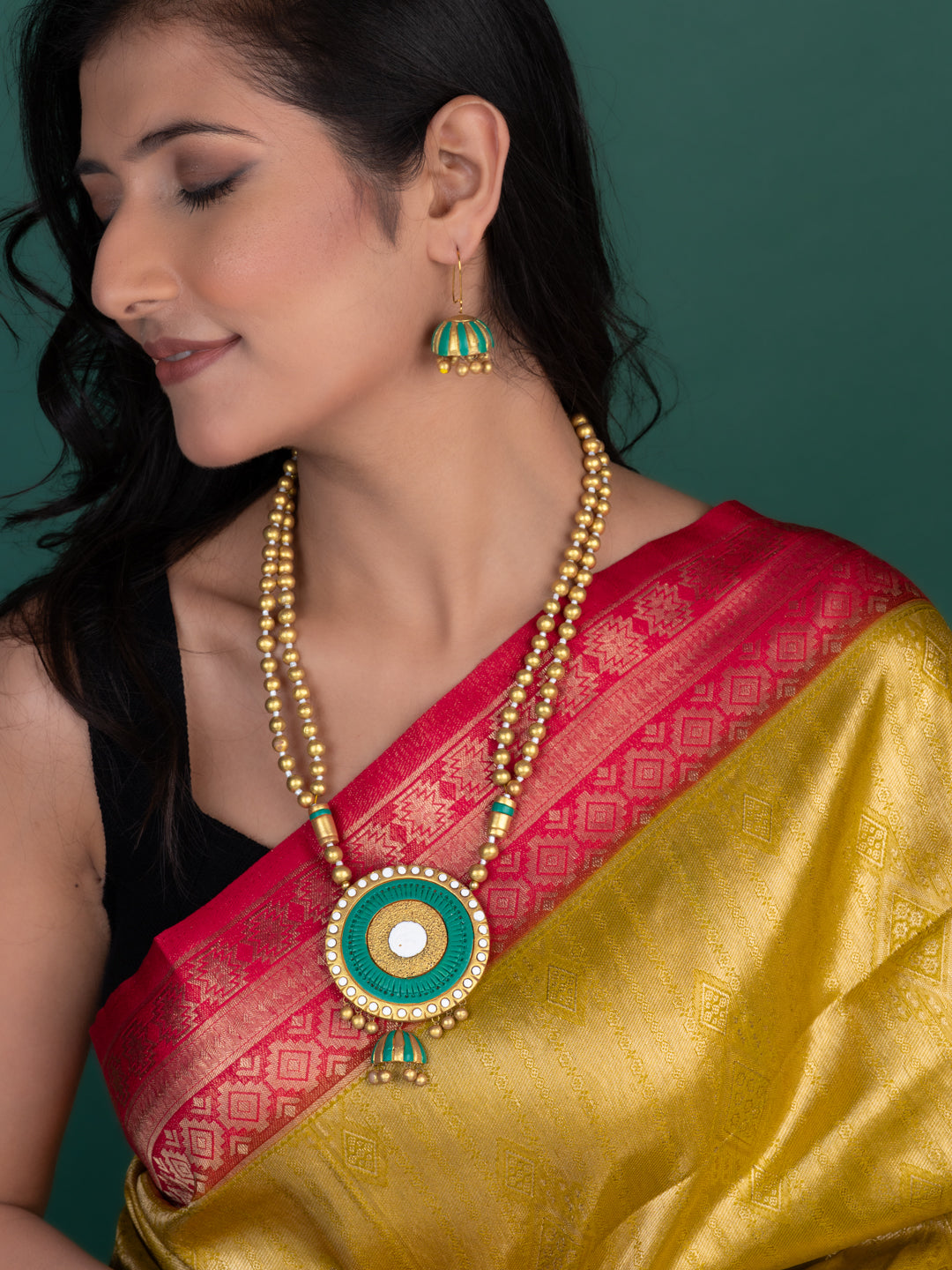 MAURYANA - Terracotta round pendant necklace with earrings in assorted colors